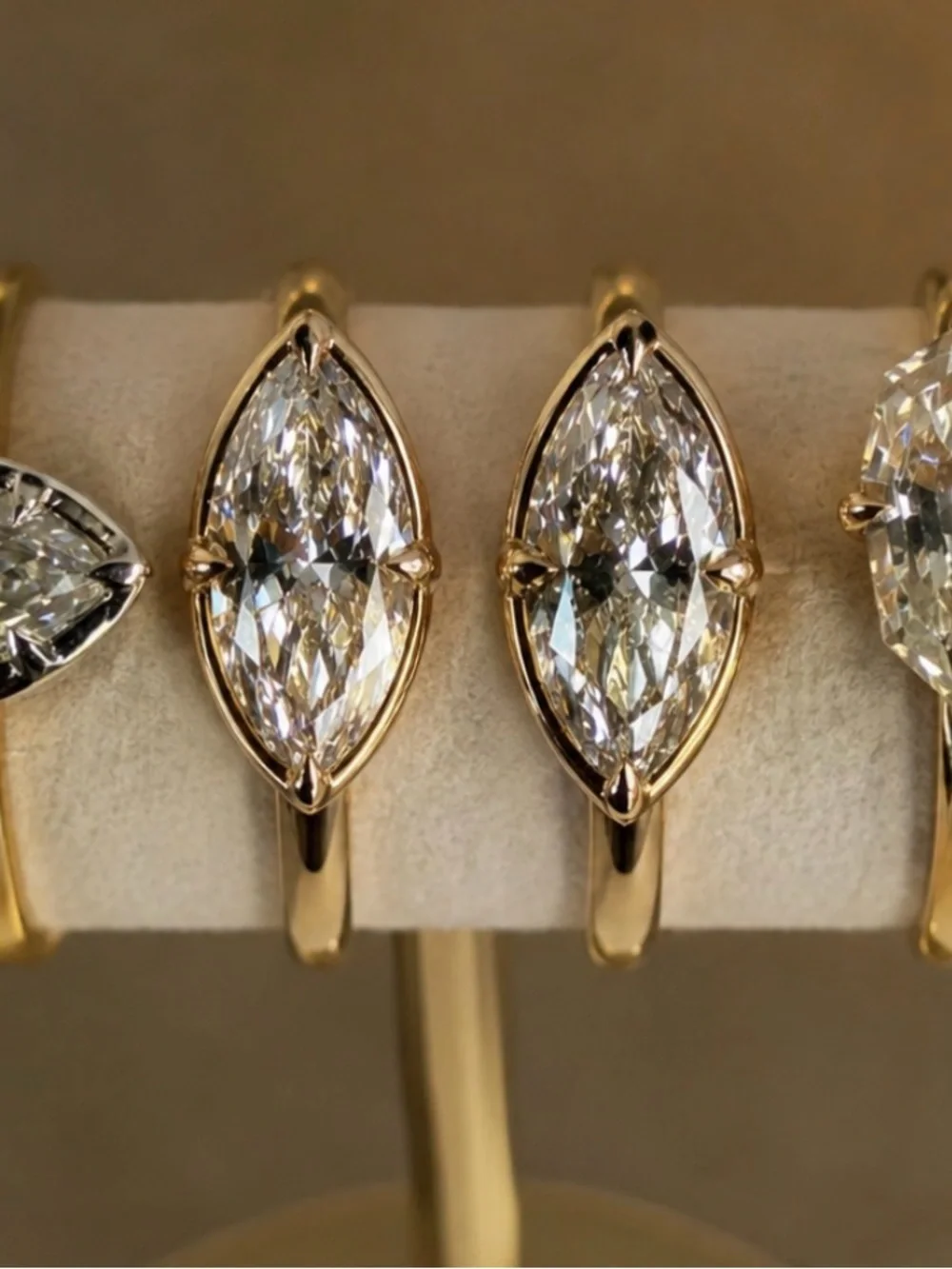 Elegant Marquise-Cut Solitaire Ring in Gold 10k pinky